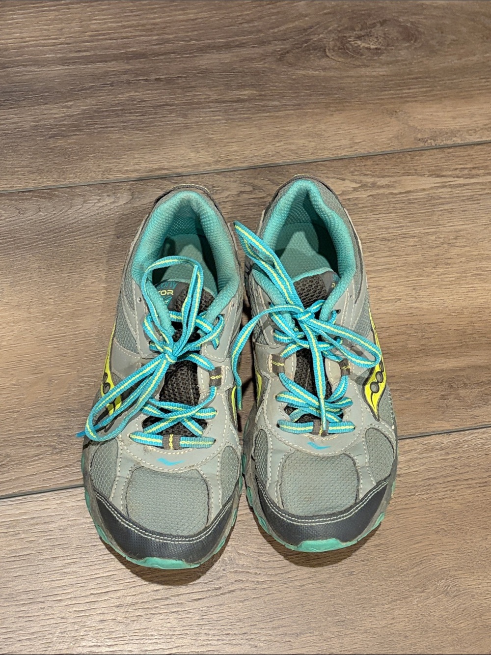 Saucony Gray Sneakers with Teal Accents - Picture 4 of 5